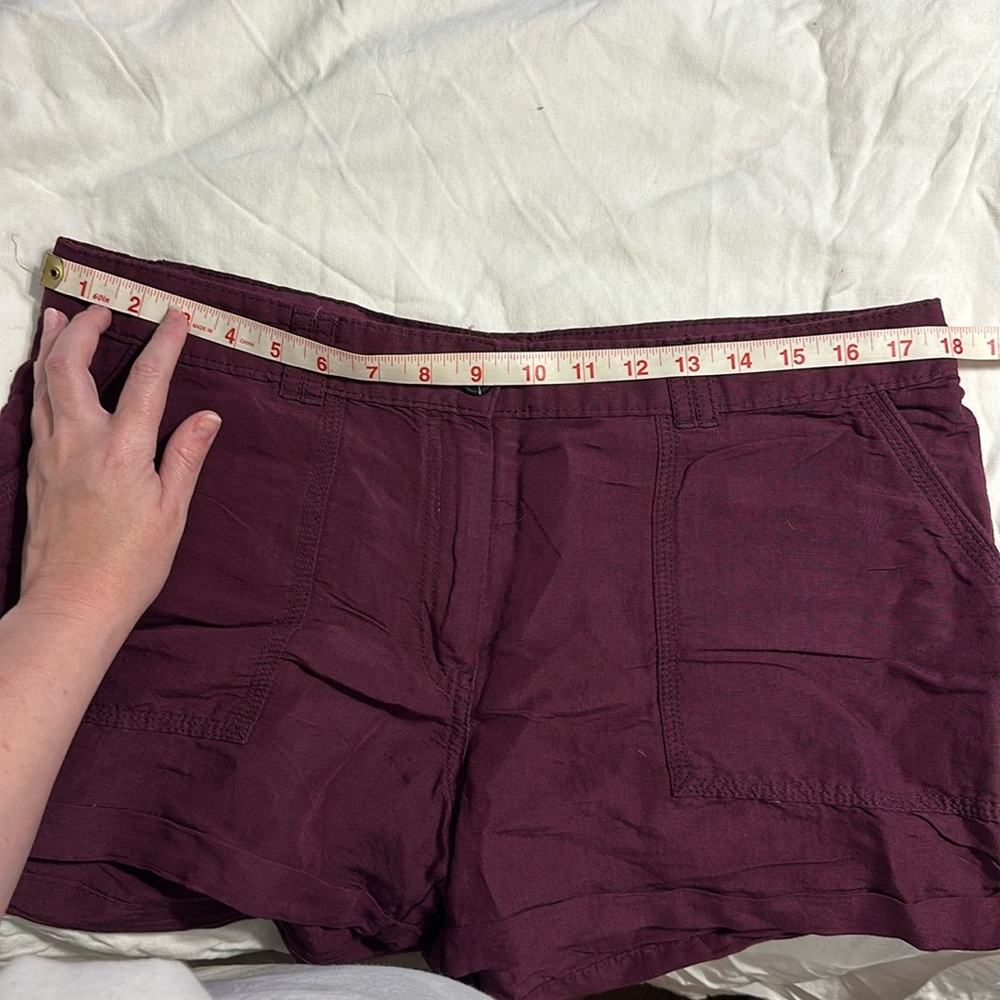 Early 2000’s H&M low rise linen shorts. Maroon. Size 12. 58% Linen 42% Viscose. - Picture 6 of 6
